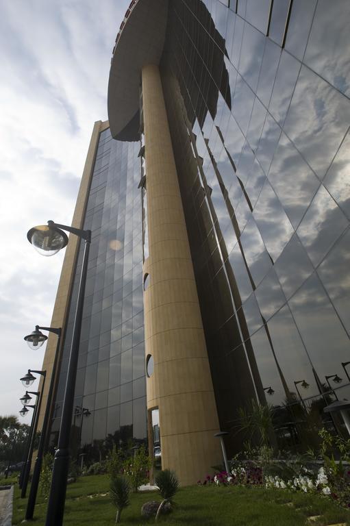 Eastyard Khobar Hotel - Formerly Ramada By Wyndham Khobar Dış mekan fotoğraf